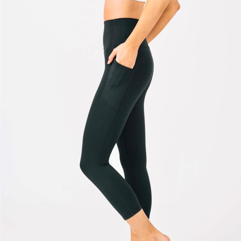 Zyia Black Pocket Brilliant Hi-rise Capri 20"